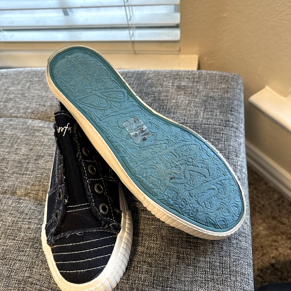 Gently used Blowfish shoes in navy blue, size 8.5.